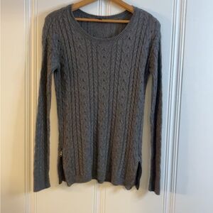 American Eagle cable knit sweater with side zippers size medium